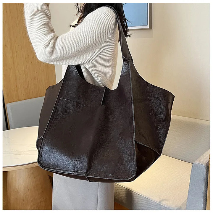 Ruth™ | Leather Bag with Timeless Charm